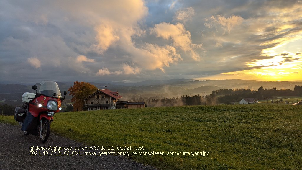 2021_10_22_fr_02_064_innova_gestratz_brugg_herrgottswiesen_sonnenuntergang.jpg