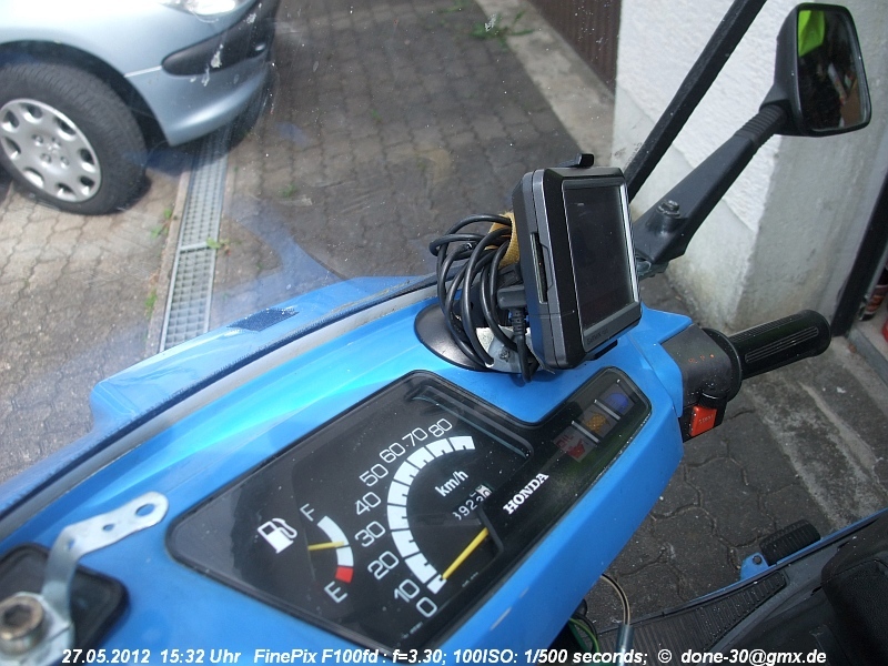 2012_05_27_so_01_008_cockpit_steckdoseneinbau.jpg
