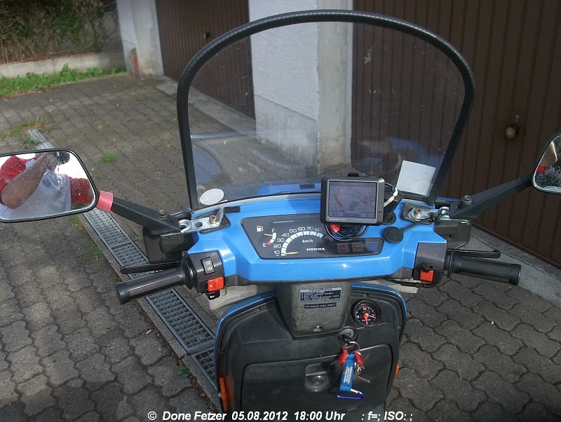 2012_08_05_so_02_004_uhr_im_beinschild.jpg