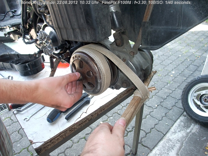 2012_08_22_mi_01_022_kupplung_gegenhalten.jpg