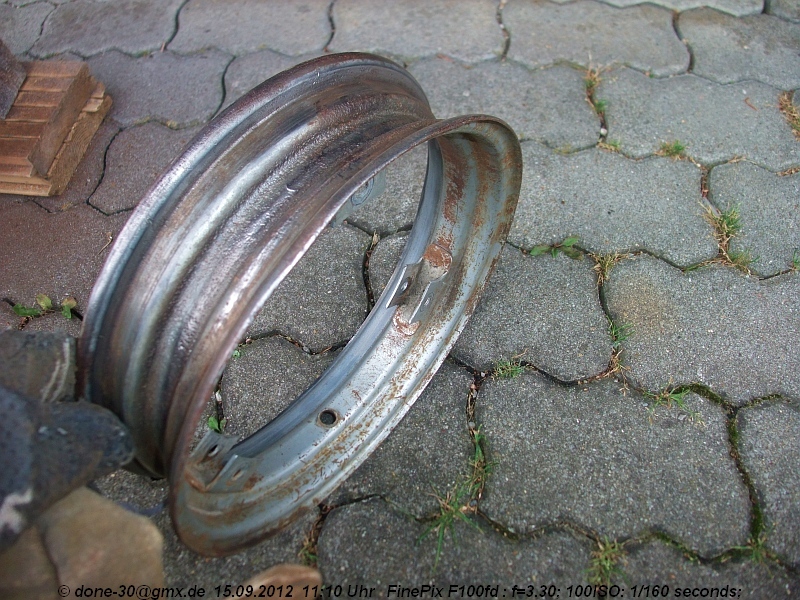2012_09_15_sa_01_008_felgenring_teilw_entrostet.jpg