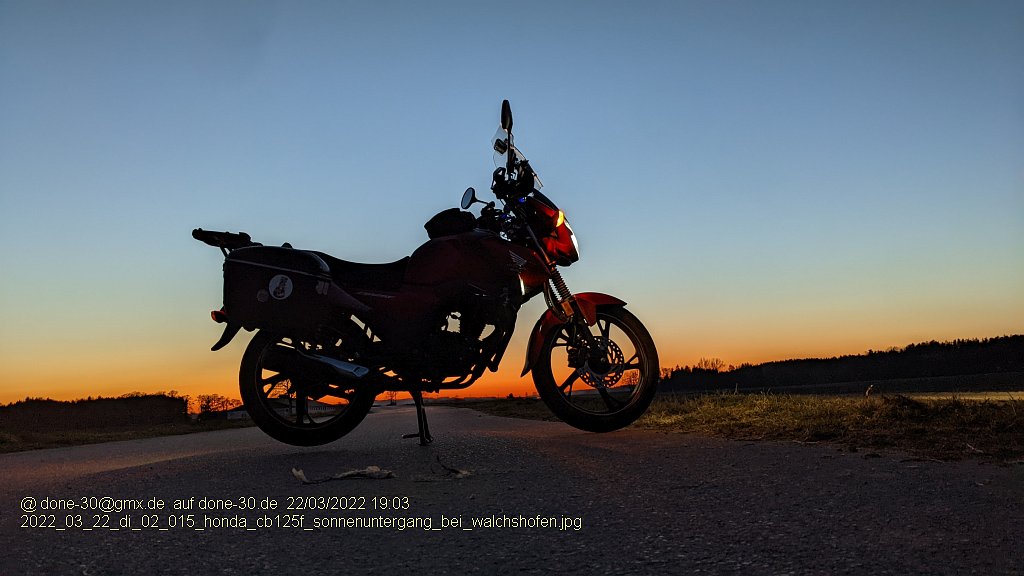 2022_03_22_di_02_015_honda_cb125f_sonnenuntergang_bei_walchshofen.jpg