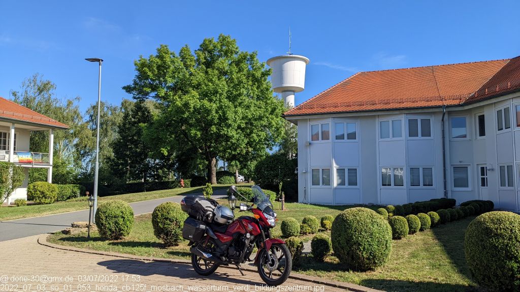 2022_07_03_so_01_053_honda_cb125f_mosbach_wasserturm_verdi_bildungszentrum.jpg