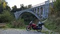 2021_10_08_fr_01_021_honda_cb125f_schirimobil_stampfbetonbruecke_zwischen_illerbeuren_und_lautrach