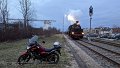 2023_12_10_so_04_042_honda_cb125f_dampfzug_weissenhorn_bahnhof