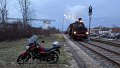 2023_12_10_so_04_043_honda_cb125f_dampfzug_weissenhorn_bahnhof