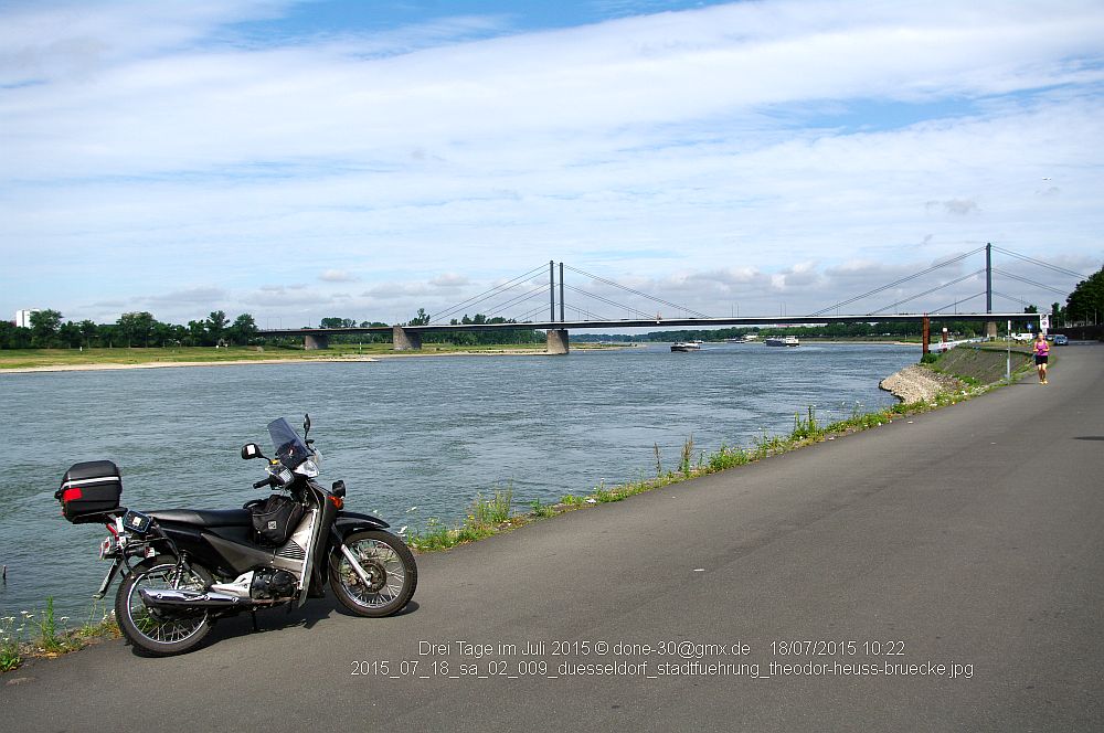 2015_07_18_sa_02_009_duesseldorf_stadtfuehrung_theodor-heuss-bruecke.jpg