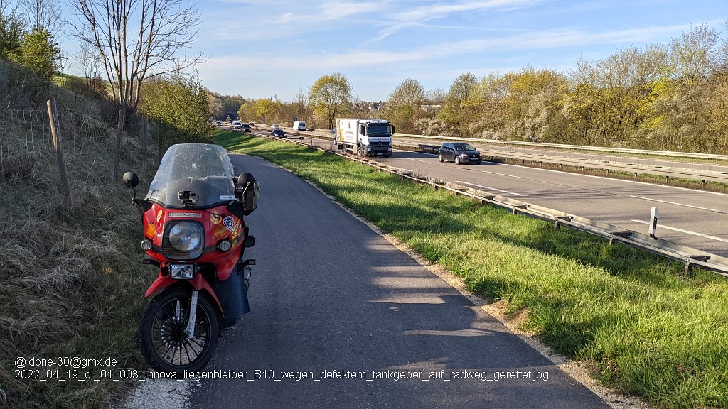 2022_04_19_di_01_003_innova_liegenbleiber_B10_wegen_defektem_tankgeber_auf_radweg_gerettet.jpg