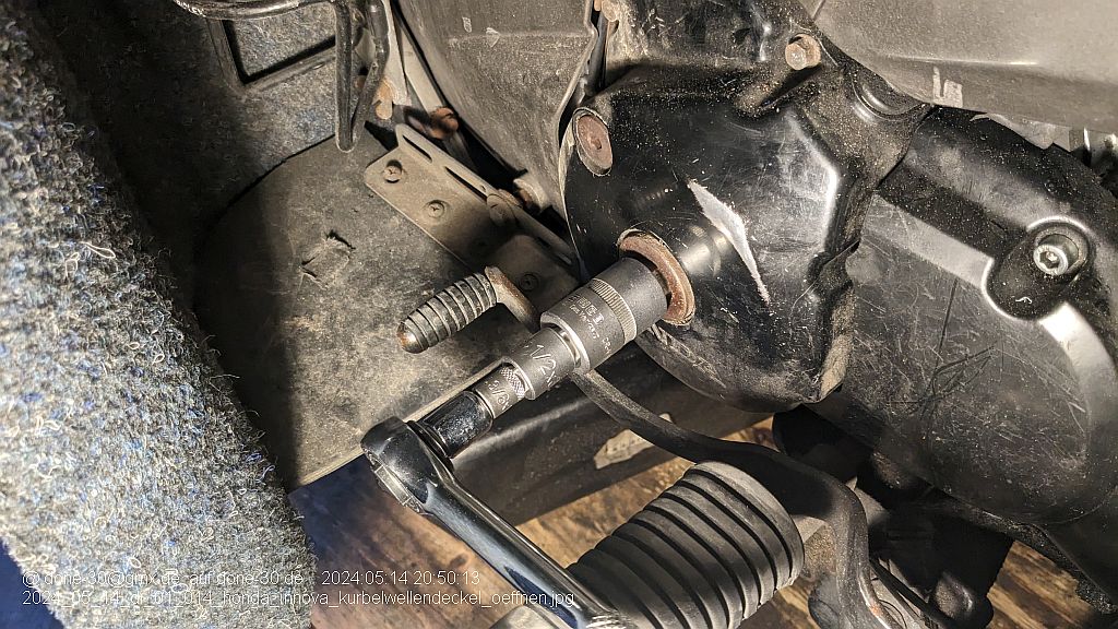 2024_05_14_di_01_014_honda_innova_kurbelwellendeckel_oeffnen.jpg