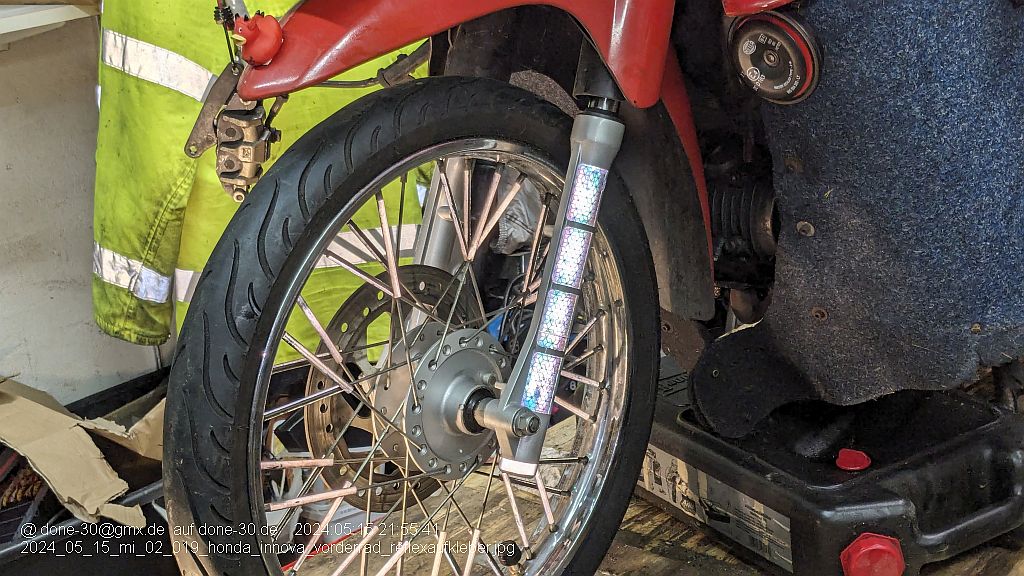2024_05_15_mi_02_019_honda_innova_vorderrad_reflexaufkleber.jpg
