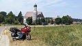 2023_06_18_so_01_010_honda_innova_rot_an_der_rot_und_st_johann_und_klosterkirche_st_verena