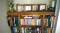 2017_05_25_do_01_012_whaley_bridge_springbank_guest_house_interior_buecherregal