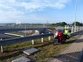 2017_05_26_fr_01_605_queensferry_kreisverkehr_auffahrt_A90_blick_auf_die_drei_bruecken