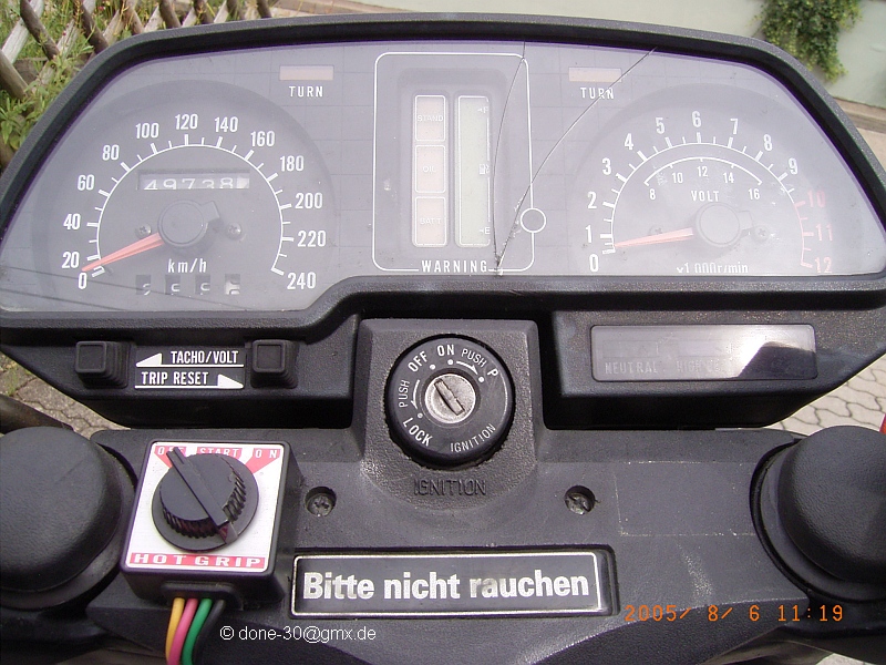 2005_08_06_sa_01_038_cockpit_tacho.jpg - Unicode